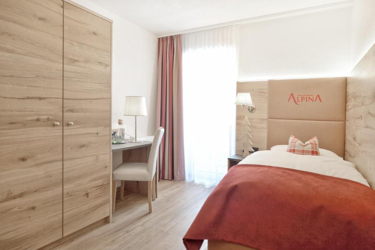 Hotel Alpina Superior Pettneu am Arlberg Exteriör bild