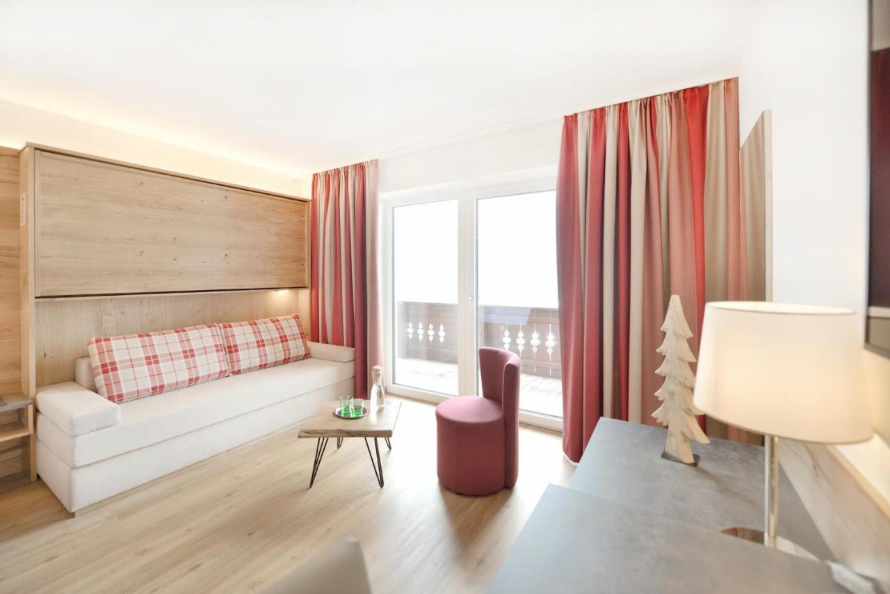 Hotel Alpina Superior Pettneu am Arlberg Exteriör bild
