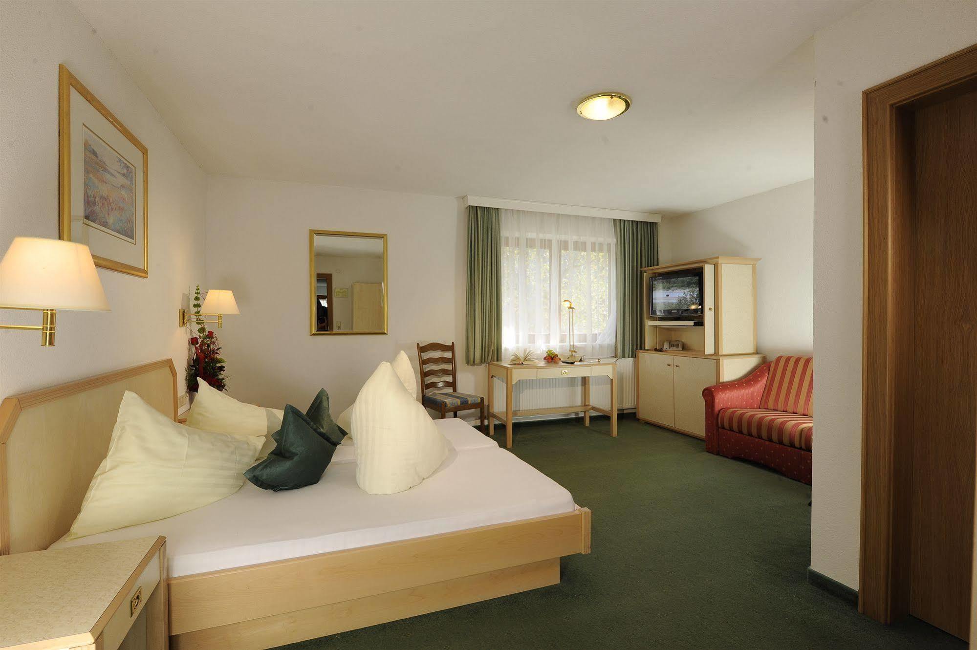 Hotel Alpina Superior Pettneu am Arlberg Exteriör bild