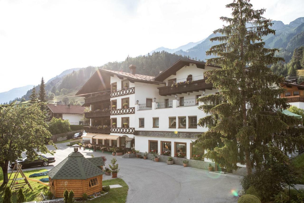 Hotel Alpina Superior Pettneu am Arlberg Exteriör bild