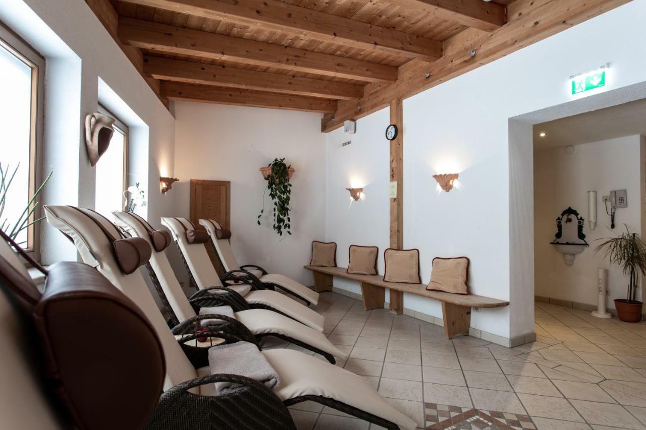 Hotel Alpina Superior Pettneu am Arlberg Exteriör bild